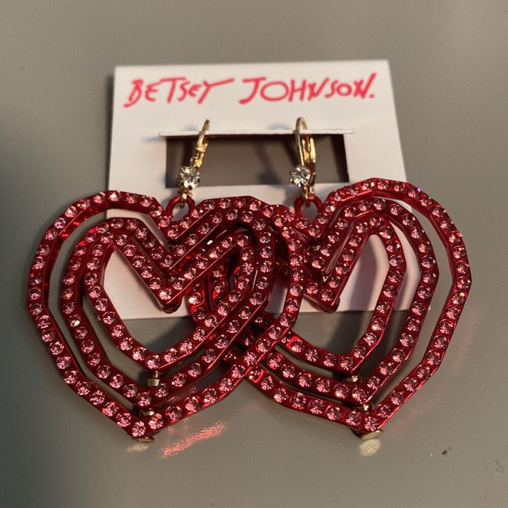 BNWT BETSEY JOHNSON Red and Pink 3D Heart Shaped Rhinestone Earrings